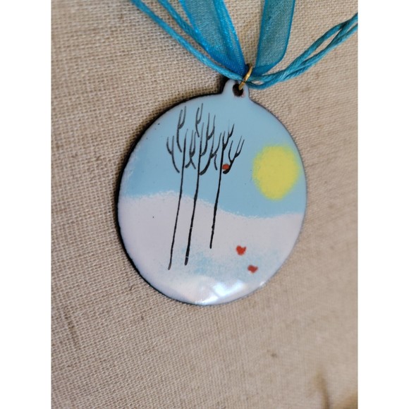 Vintage Winter Scene Birds MCM Enamel on Copper Pendant Large Disk - Picture 5 of 6